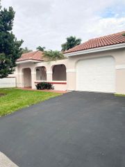 1285 Seagrape Cir, Weston, FL 33326