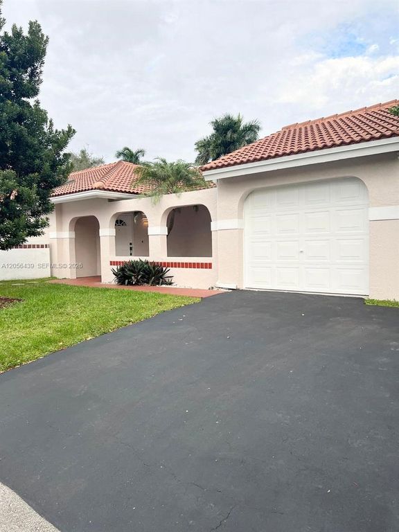 1285 Seagrape Cir, Weston, FL 33326