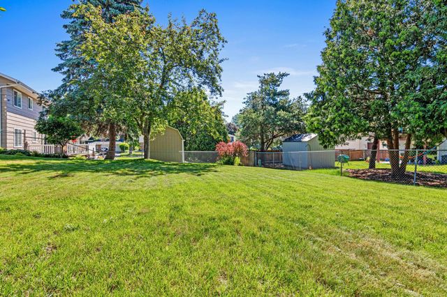 6321 Edgemont Circle N, Brooklyn Park, MN 55428