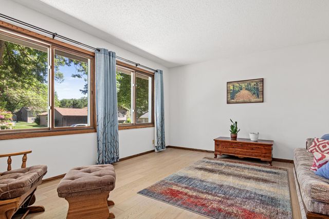 6321 Edgemont Circle N, Brooklyn Park, MN 55428