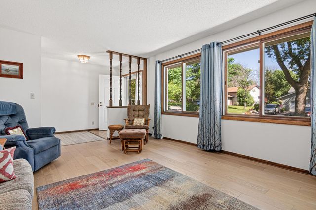 6321 Edgemont Circle N, Brooklyn Park, MN 55428