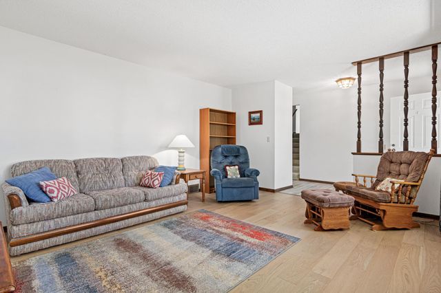 6321 Edgemont Circle N, Brooklyn Park, MN 55428