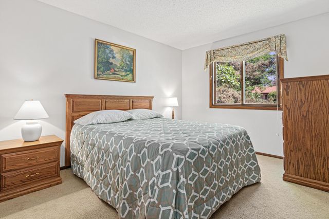 6321 Edgemont Circle N, Brooklyn Park, MN 55428