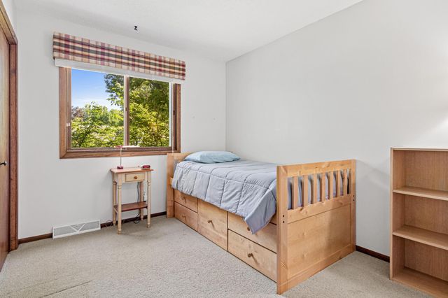 6321 Edgemont Circle N, Brooklyn Park, MN 55428