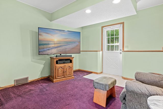 6321 Edgemont Circle N, Brooklyn Park, MN 55428