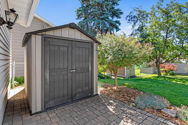 6321 Edgemont Circle N, Brooklyn Park, MN 55428