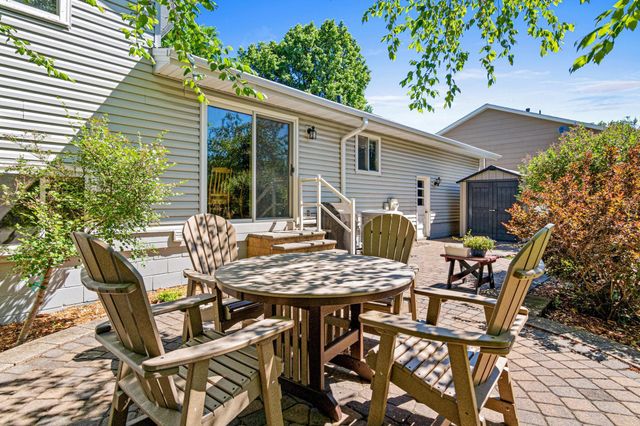 6321 Edgemont Circle N, Brooklyn Park, MN 55428
