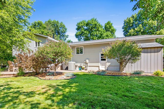 6321 Edgemont Circle N, Brooklyn Park, MN 55428
