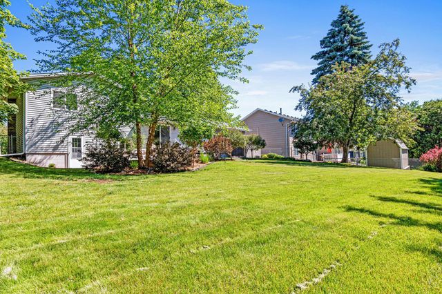 6321 Edgemont Circle N, Brooklyn Park, MN 55428