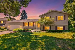 6321 Edgemont Circle N, Brooklyn Park, MN 55428