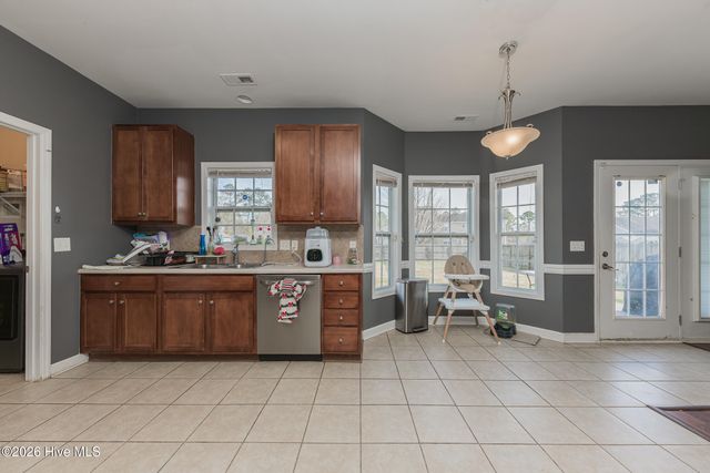 140 Moonstone Court, Jacksonville, NC 28546