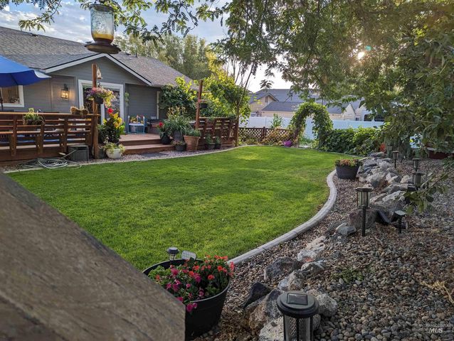 1601 Essington Ct, Nampa, ID 83686