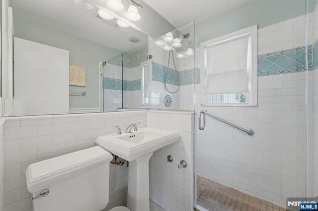 73 Highland Avenue, Bergenfield, NJ 07621