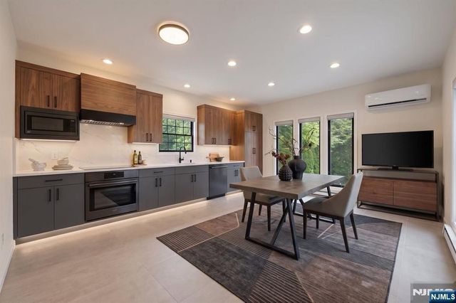 73 Highland Avenue, Bergenfield, NJ 07621