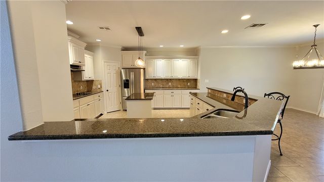 1818 Amos Ct, Corpus Christi, TX 78418