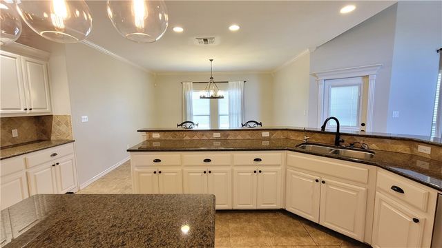 1818 Amos Ct, Corpus Christi, TX 78418