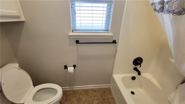 1818 Amos Ct, Corpus Christi, TX 78418