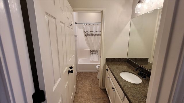 1818 Amos Ct, Corpus Christi, TX 78418