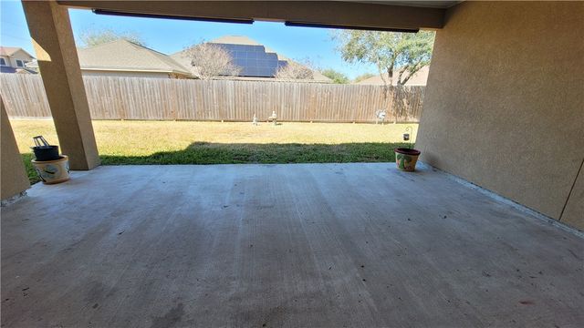 1818 Amos Ct, Corpus Christi, TX 78418