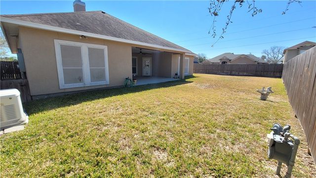 1818 Amos Ct, Corpus Christi, TX 78418