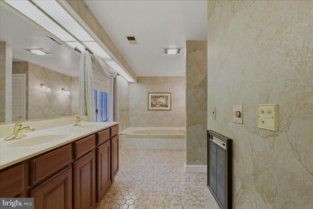3901 LAKESIDE CT, Dunkirk, MD 20754