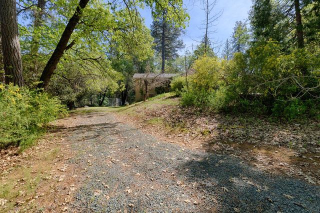 396 Golden Oak Dr, Meadow Vista, CA 95648