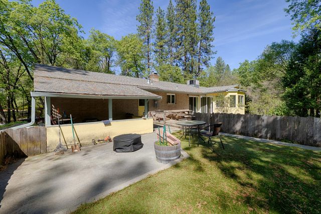 396 Golden Oak Dr, Meadow Vista, CA 95648