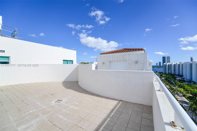 3131 NE 188th St 1-1213, Aventura, FL 33180