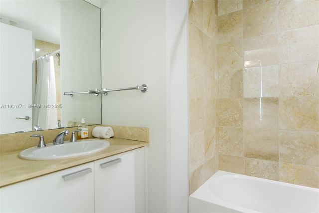 3131 NE 188th St 1-1213, Aventura, FL 33180