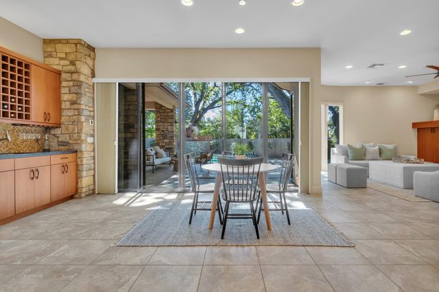 8 Kathy Ct, Sacramento, CA 95831