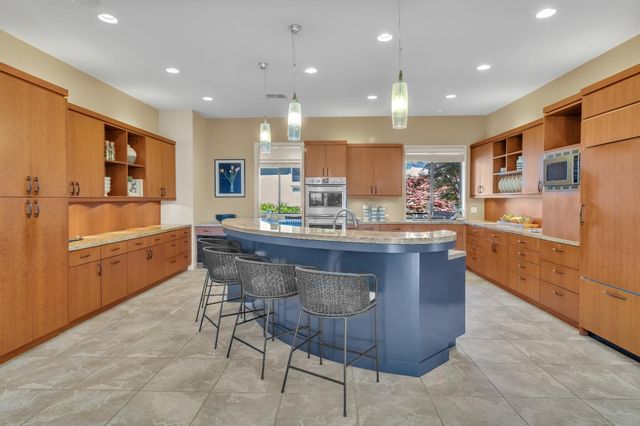 8 Kathy Ct, Sacramento, CA 95831