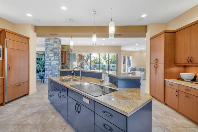 8 Kathy Ct, Sacramento, CA 95831