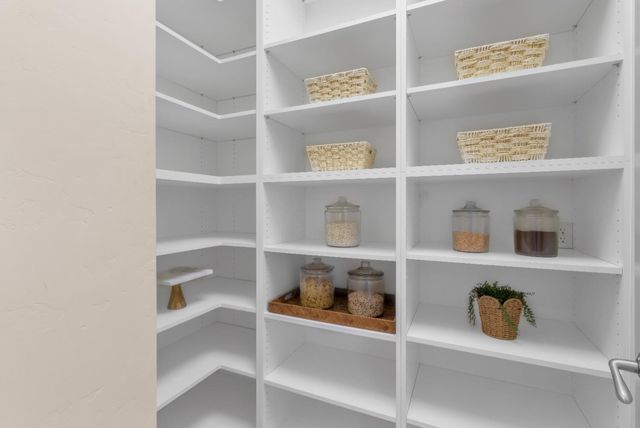 8 Kathy Ct, Sacramento, CA 95831