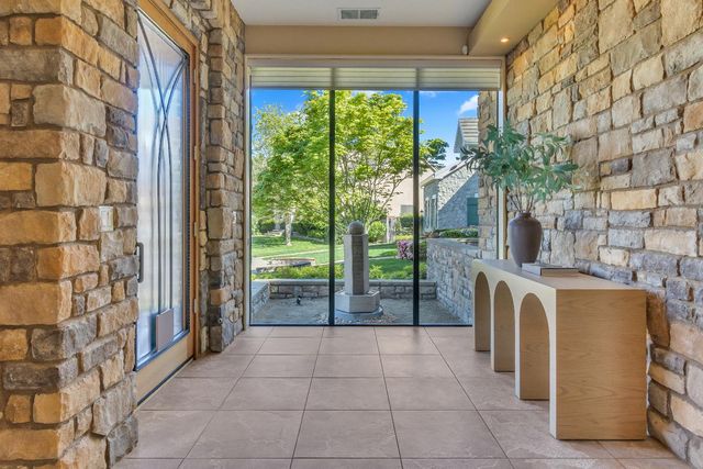 8 Kathy Ct, Sacramento, CA 95831