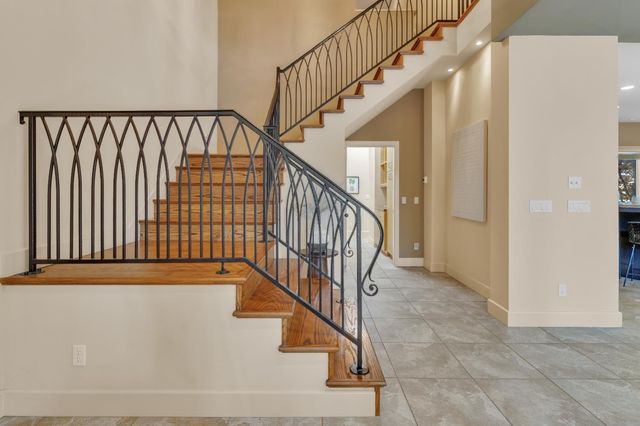 8 Kathy Ct, Sacramento, CA 95831