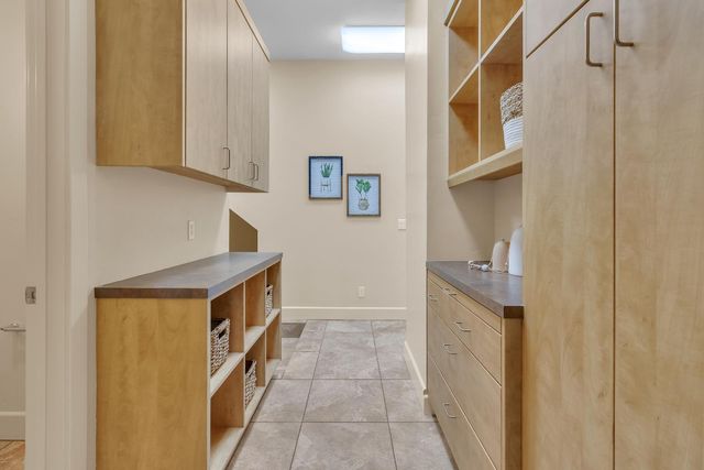 8 Kathy Ct, Sacramento, CA 95831