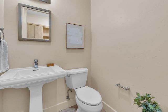 8 Kathy Ct, Sacramento, CA 95831