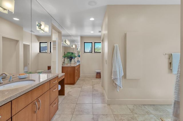 8 Kathy Ct, Sacramento, CA 95831