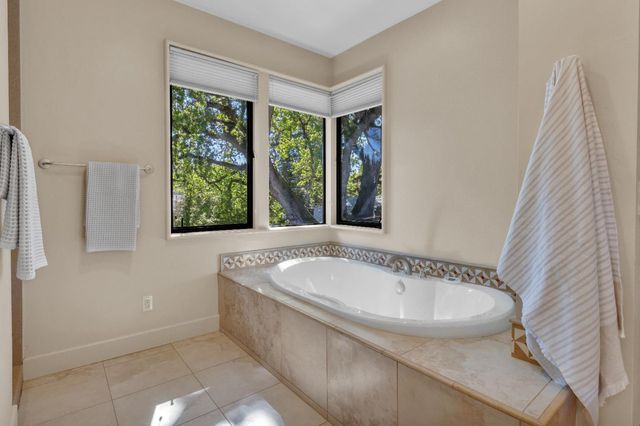 8 Kathy Ct, Sacramento, CA 95831