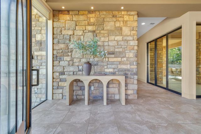 8 Kathy Ct, Sacramento, CA 95831