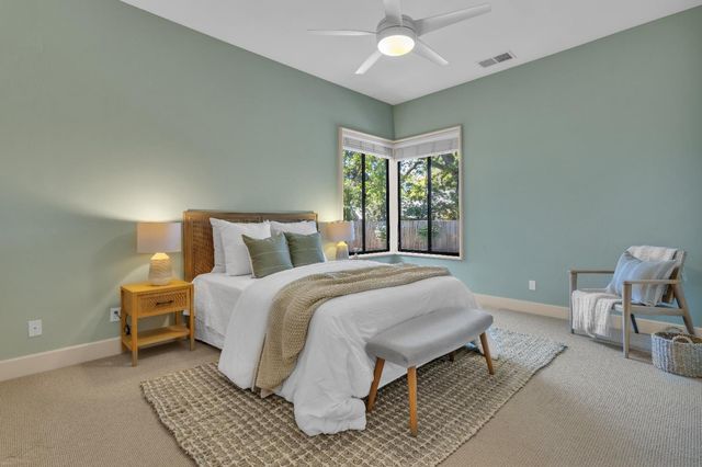 8 Kathy Ct, Sacramento, CA 95831