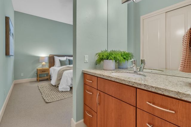 8 Kathy Ct, Sacramento, CA 95831