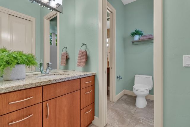 8 Kathy Ct, Sacramento, CA 95831