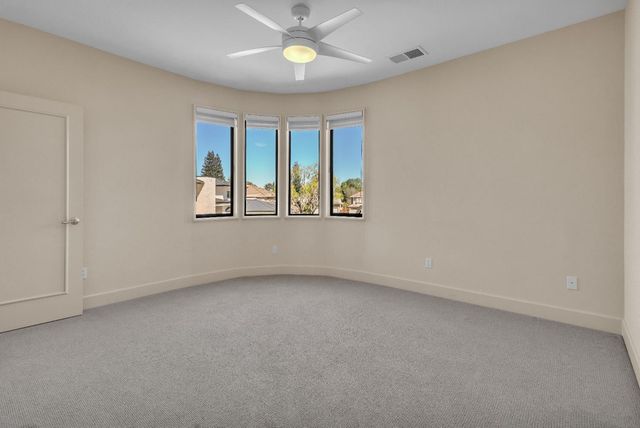 8 Kathy Ct, Sacramento, CA 95831