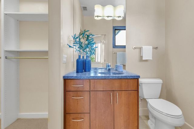 8 Kathy Ct, Sacramento, CA 95831