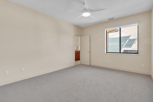 8 Kathy Ct, Sacramento, CA 95831