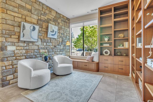 8 Kathy Ct, Sacramento, CA 95831