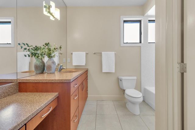 8 Kathy Ct, Sacramento, CA 95831