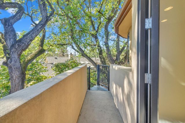 8 Kathy Ct, Sacramento, CA 95831