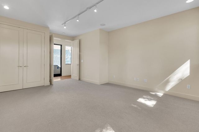 8 Kathy Ct, Sacramento, CA 95831